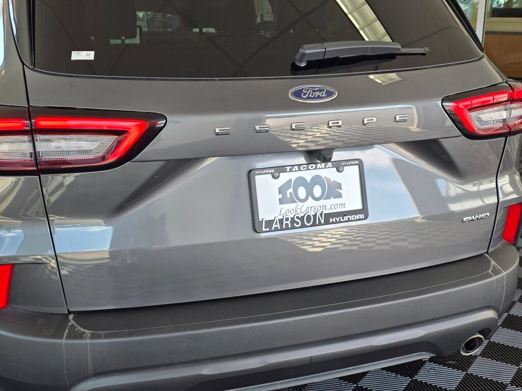 Used 2025 Ford Escape ST-Line Select AWD/4WD image 11