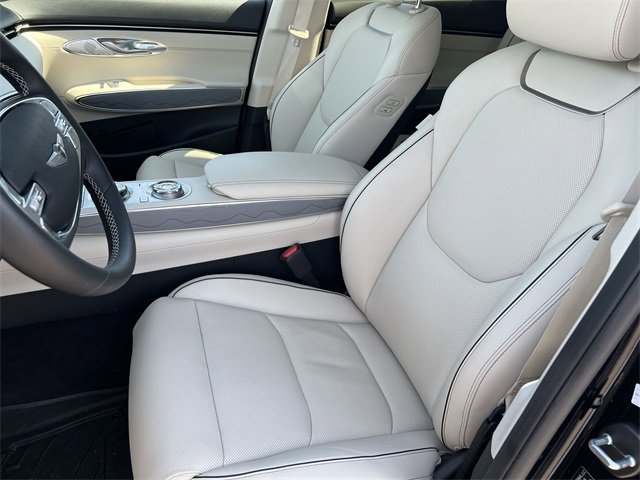 Used 2024 Genesis GV70 2.5T w/ Advanced Package image 29