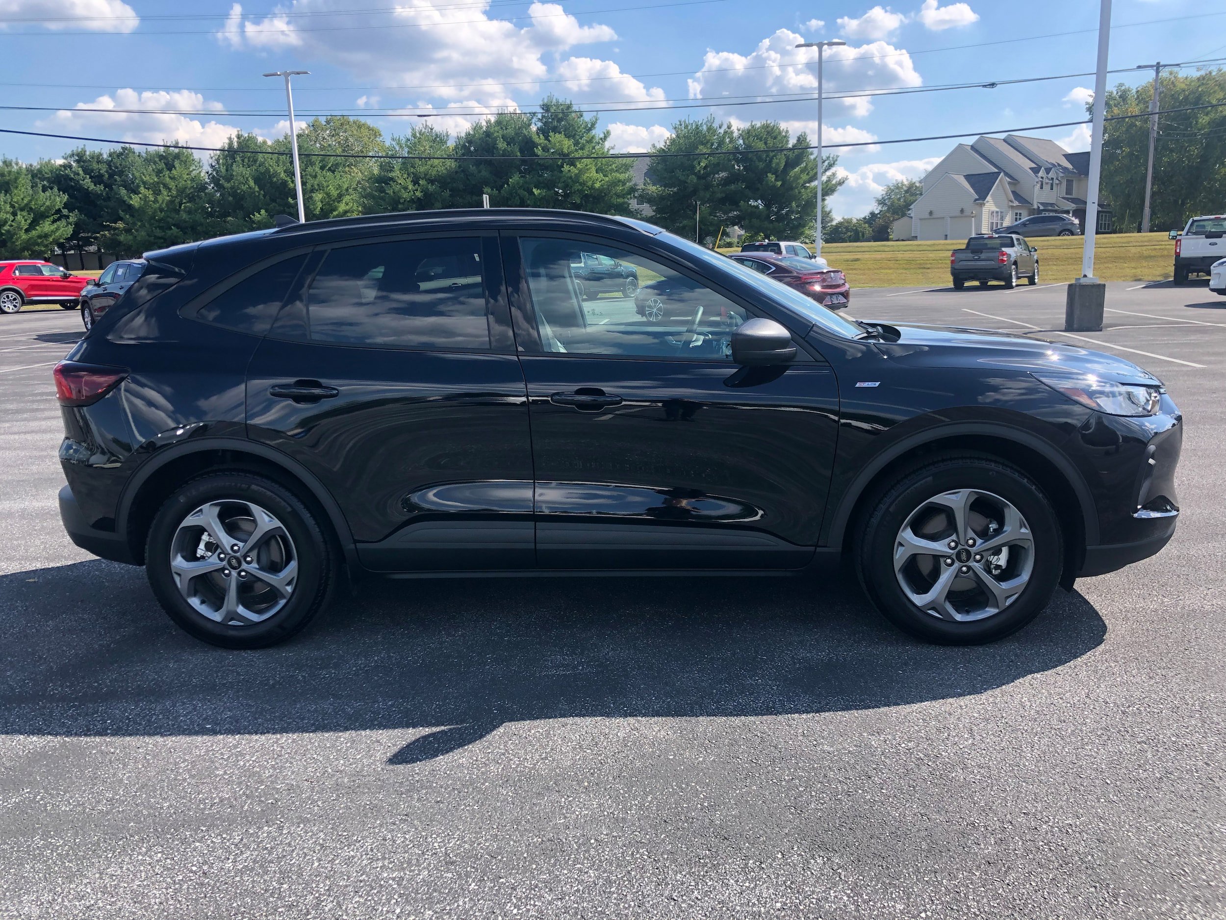 Used 2025 Ford Escape ST-Line w/ Cold Weather Package AWD/4WD image 6