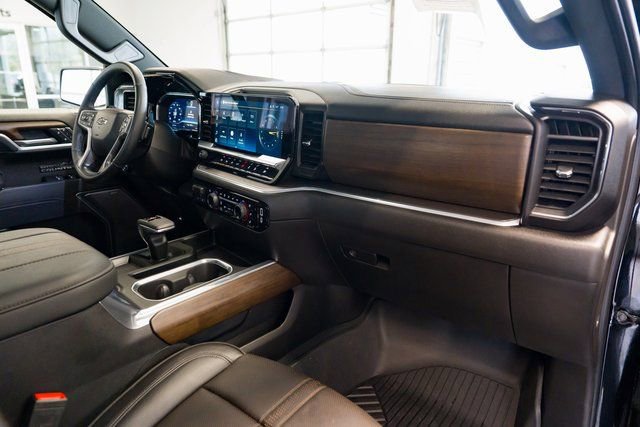 Used 2025 Chevrolet Silverado 1500 High Country w/ Midnight Edition image 33