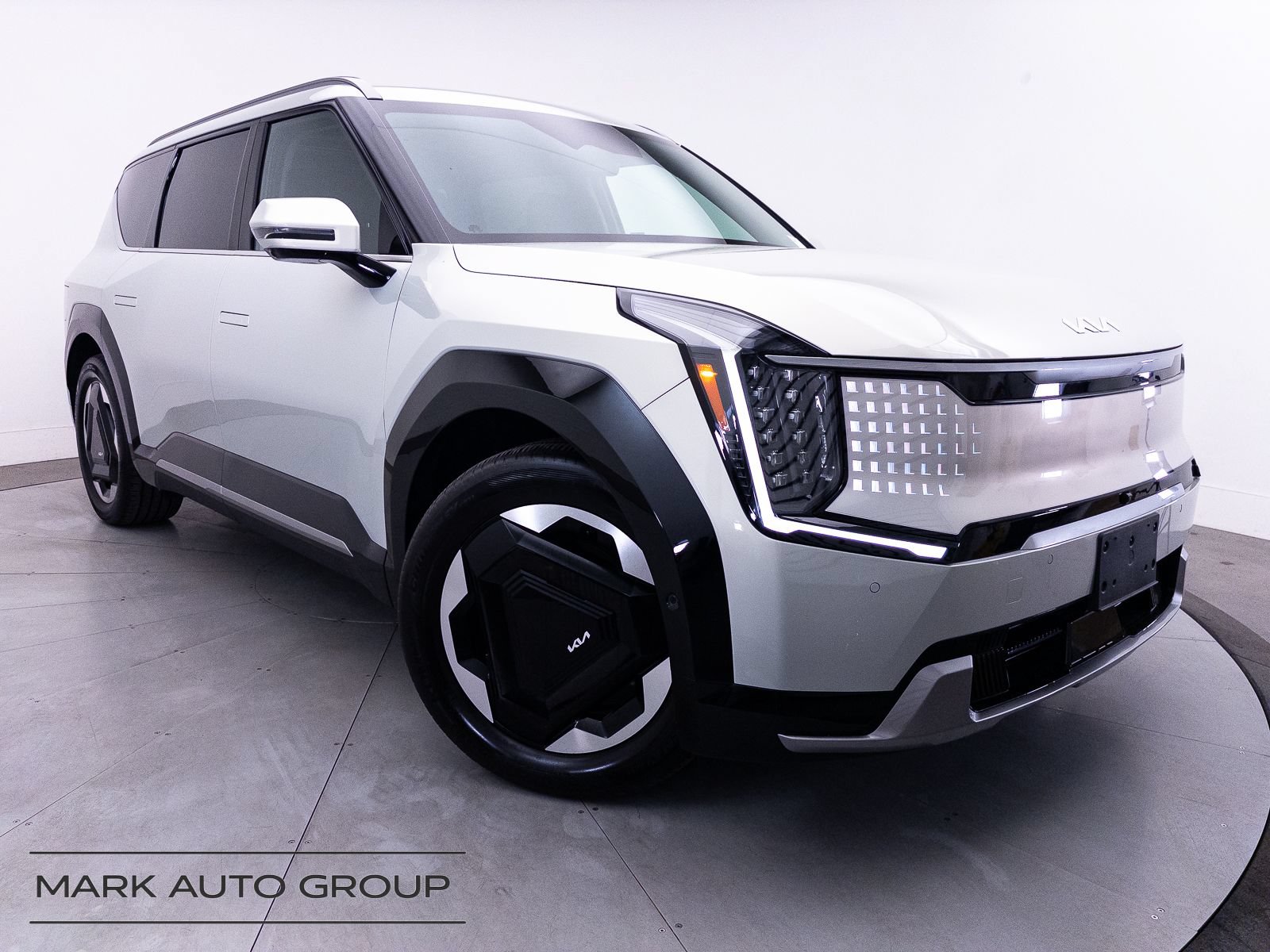 Certified 2024 Kia EV9 Land AWD/4WD image 1