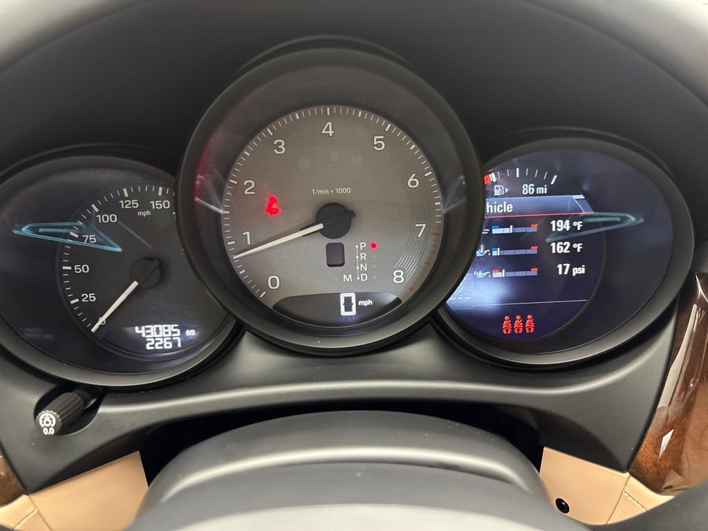 Certified 2023 Porsche Macan S AWD/4WD image 33