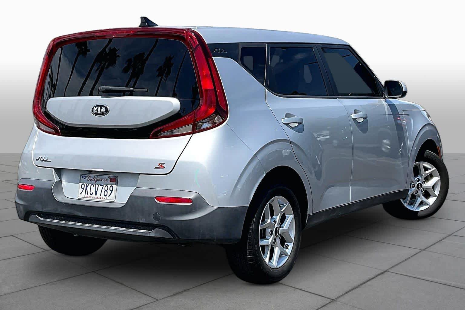 Used 2020 Kia Soul S FWD image 12