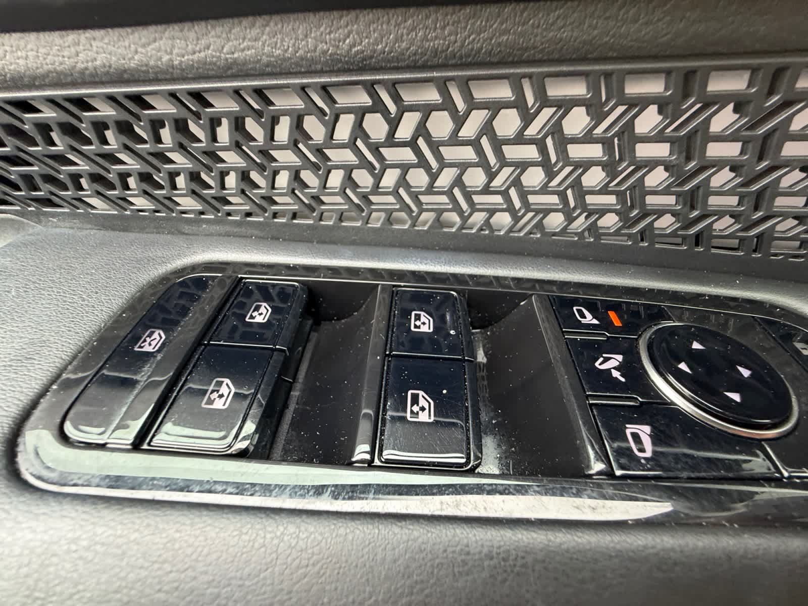 Used 2024 Nissan Ariya AWD image 34