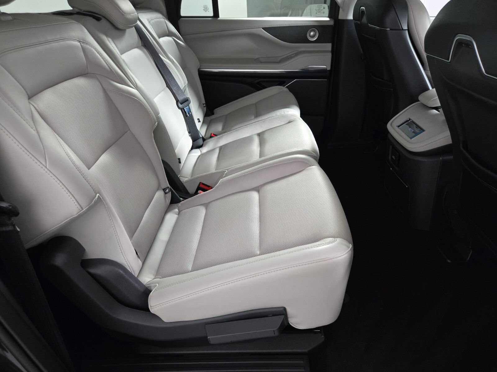 New 2026 Lincoln Navigator L Reserve w/ Jet Appearance Package AWD/4WD image 19