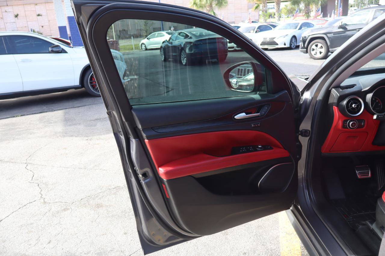 Used 2018 Alfa Romeo Stelvio AWD image 11