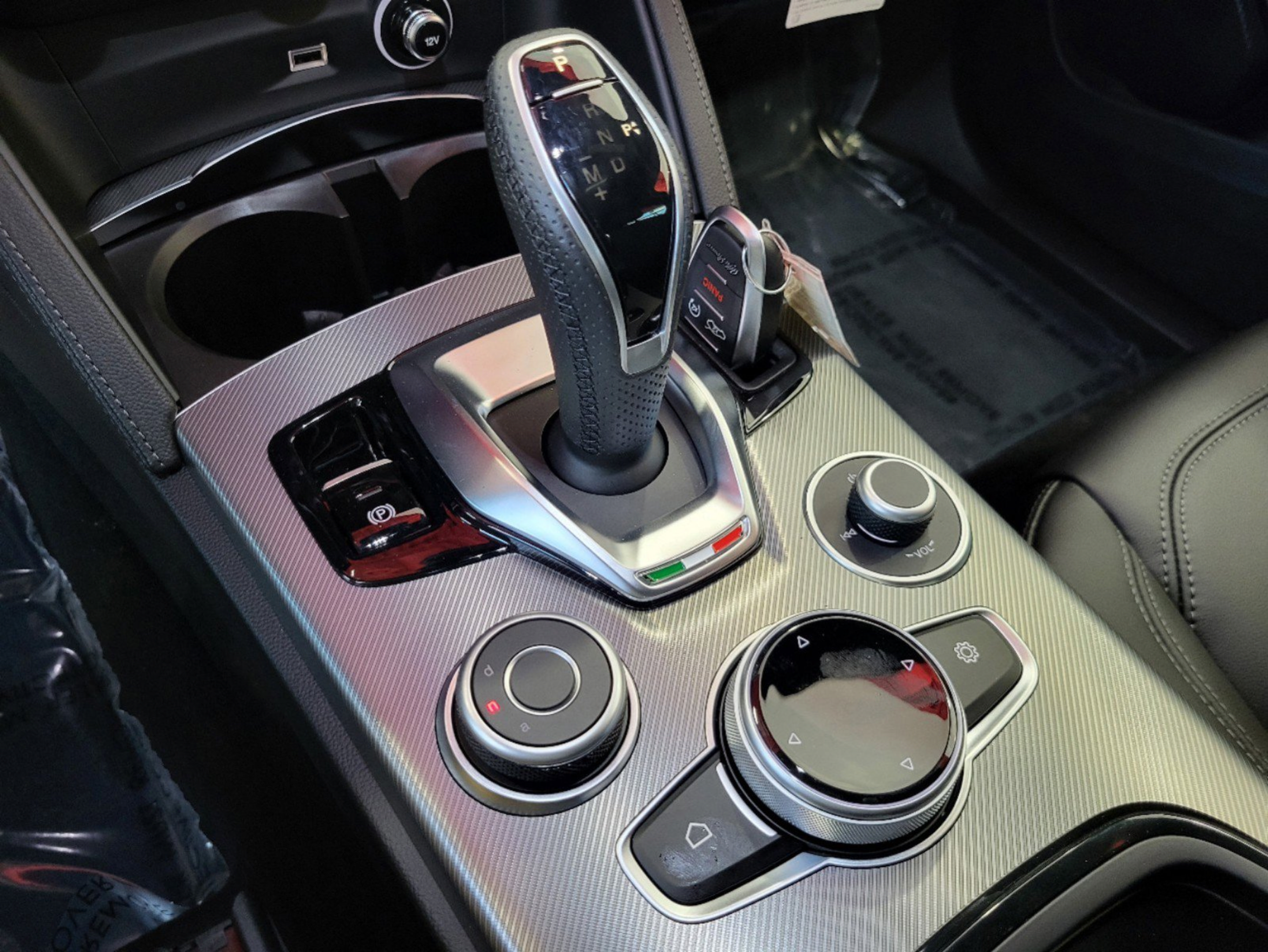 New 2025 Alfa Romeo Stelvio Sprint AWD/4WD image 42