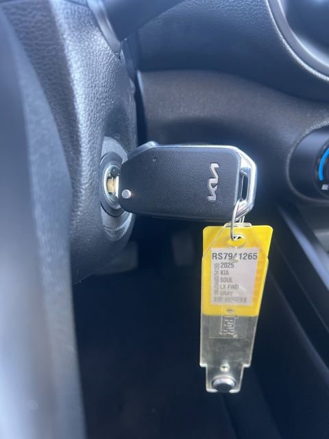Used 2025 Kia Soul LX w/ LX Technology Package image 17