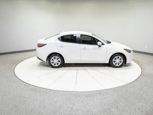 Used 2019 Toyota Yaris L FWD image 4