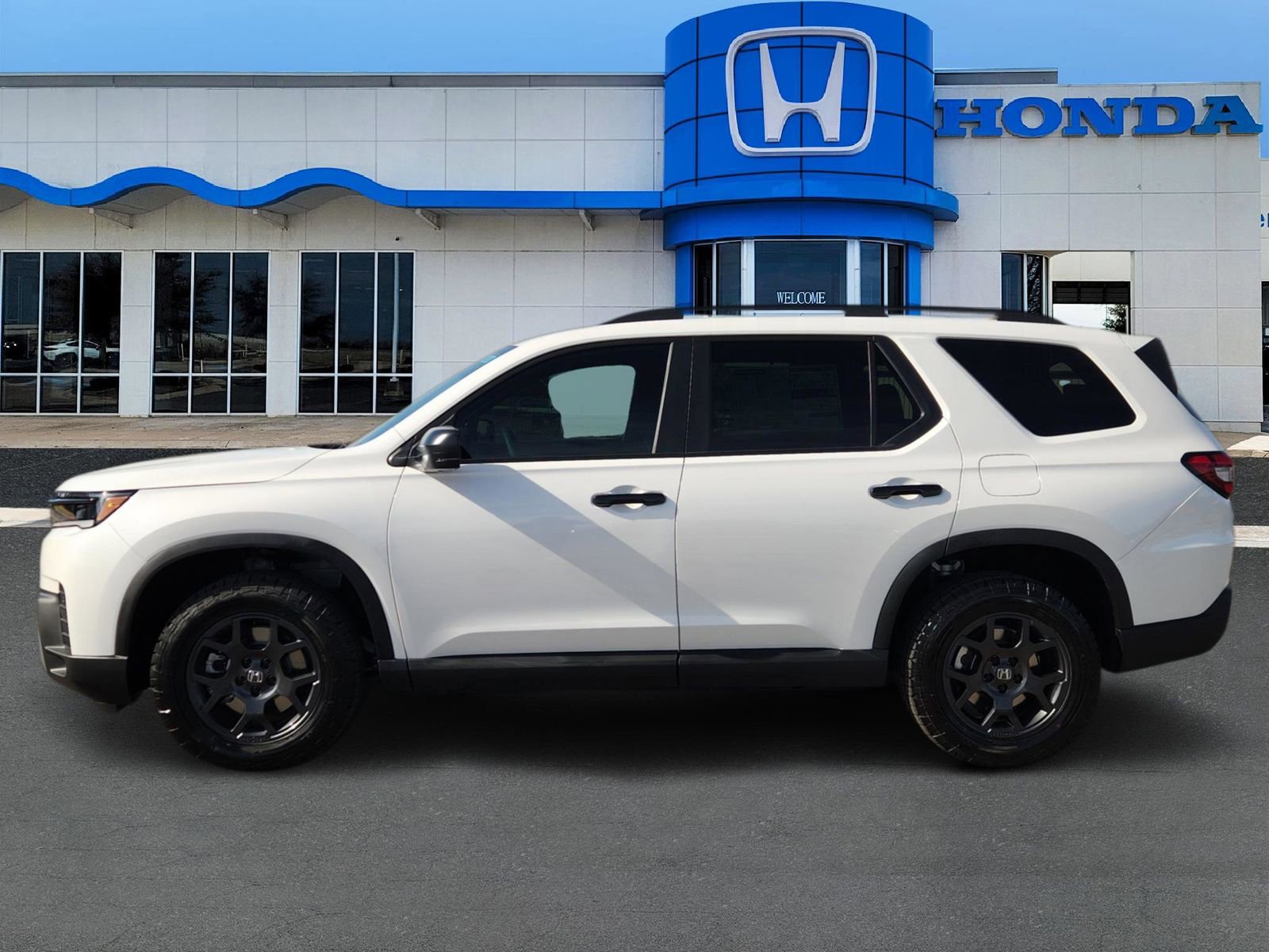 New 2026 Honda Pilot TrailSport image 3