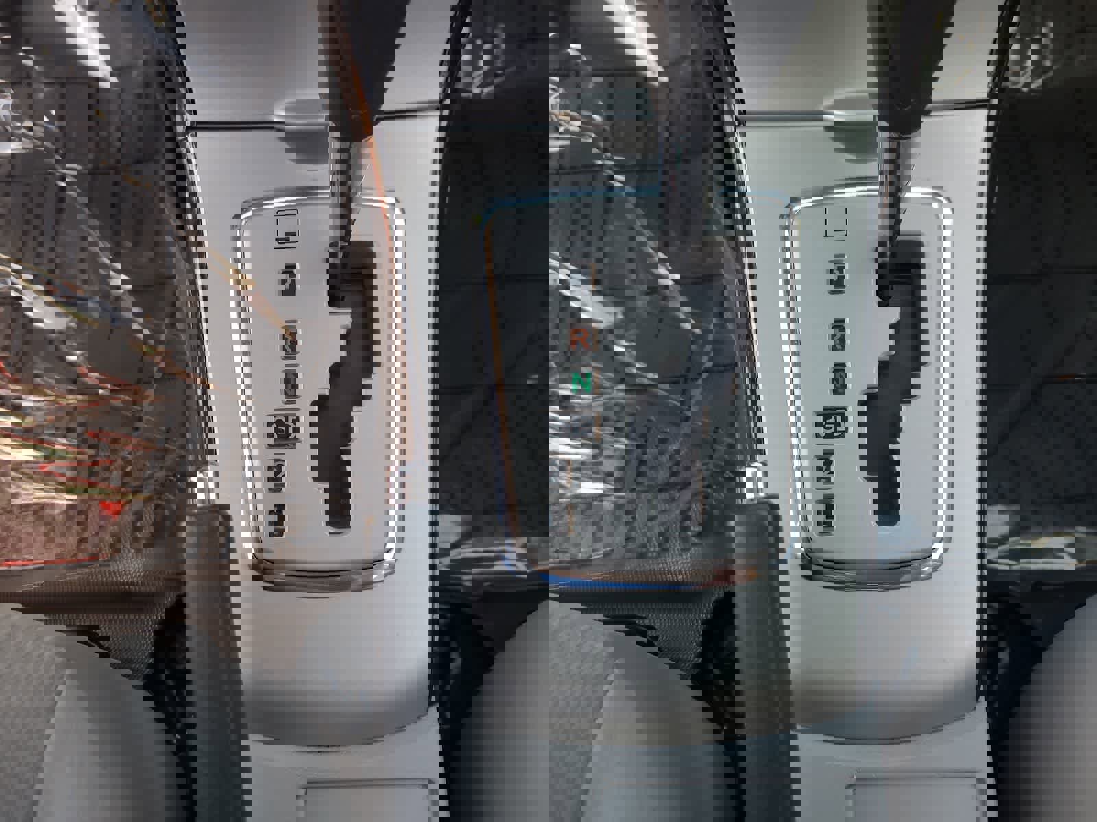 Used 2013 Toyota Corolla LE FWD image 25