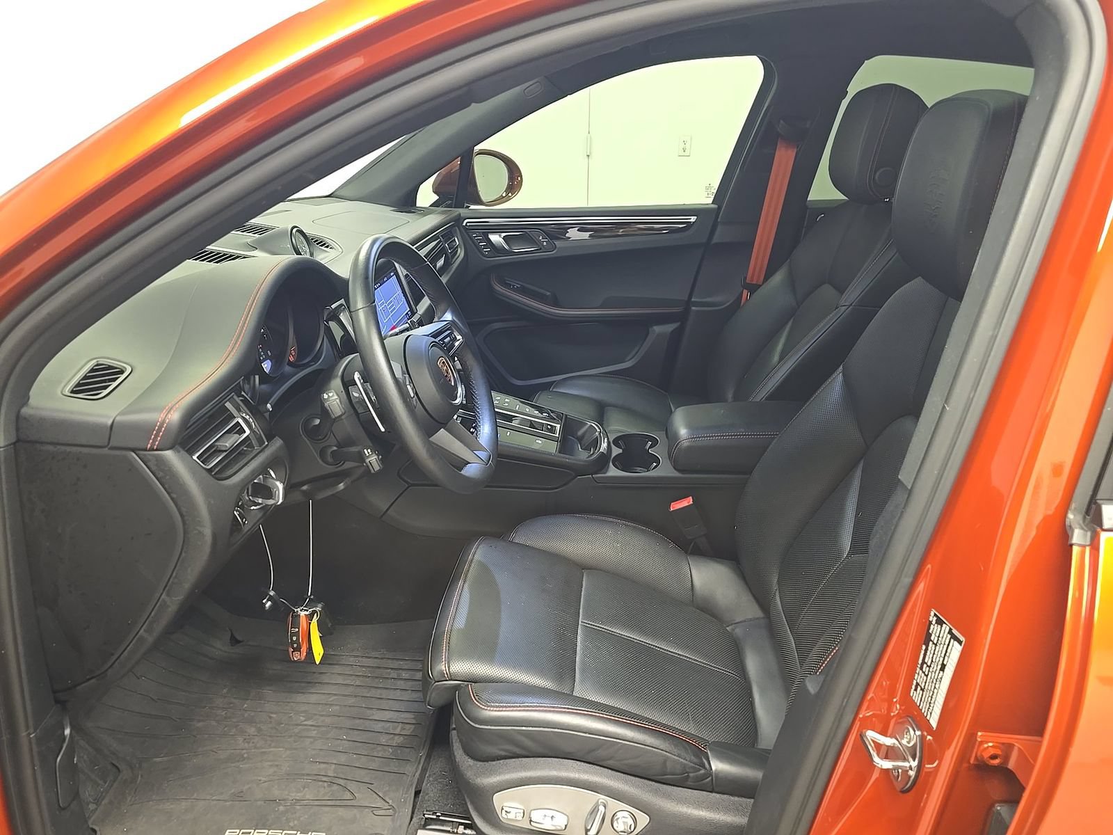 Used 2024 Porsche Macan AWD/4WD image 8