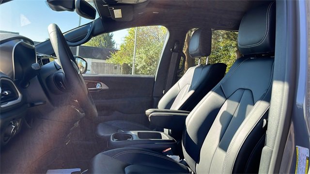 New 2025 Chrysler Pacifica Select image 14