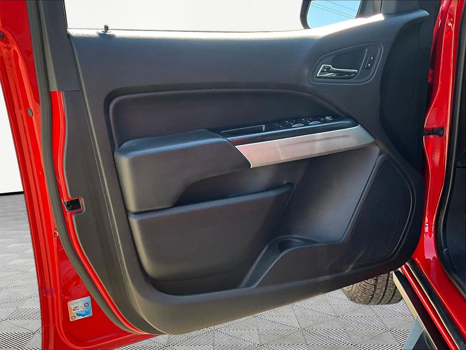 Used 2015 Chevrolet Colorado LT w/ Luxury Package RWD image 20