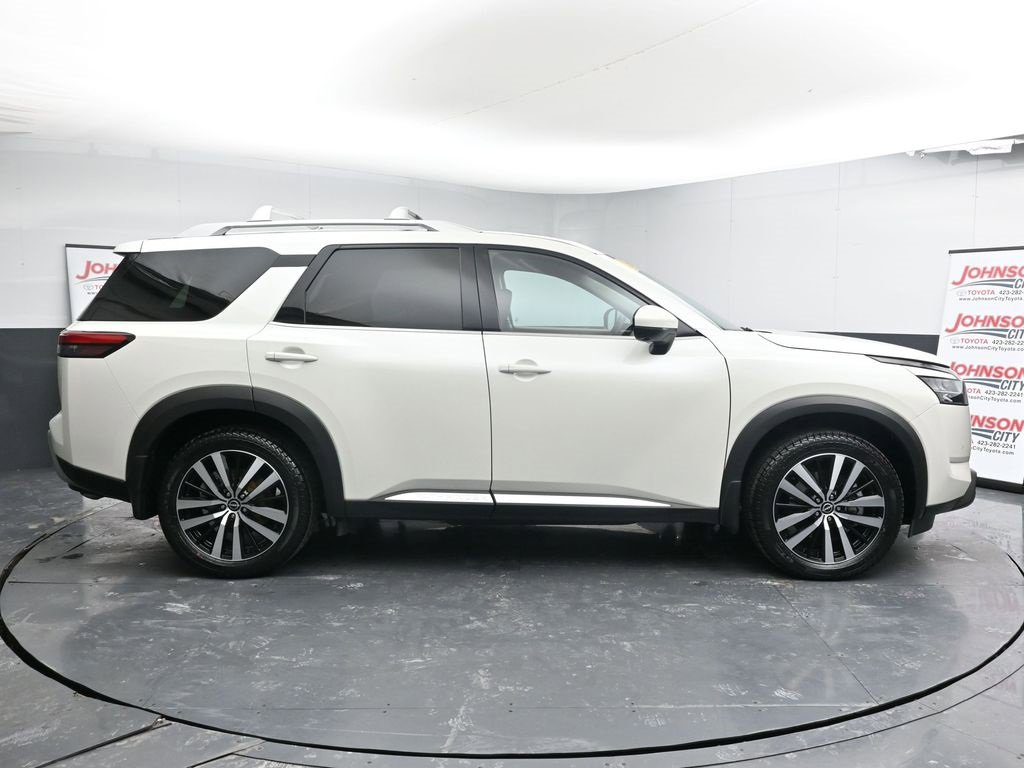 Used 2024 Nissan Pathfinder Platinum w/ Cargo Package image 9