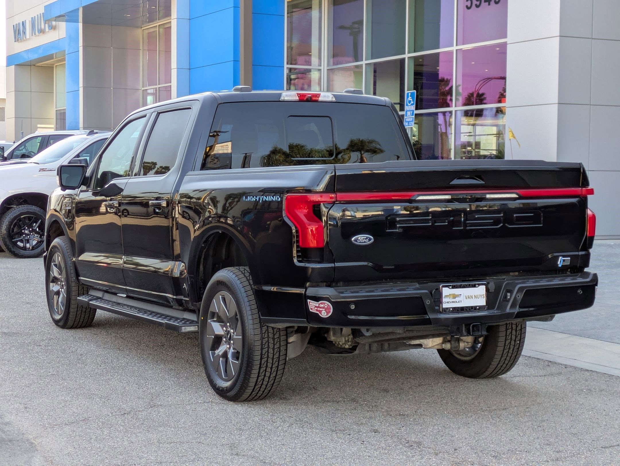 Used 2023 Ford F150 Lightning Lariat image 4