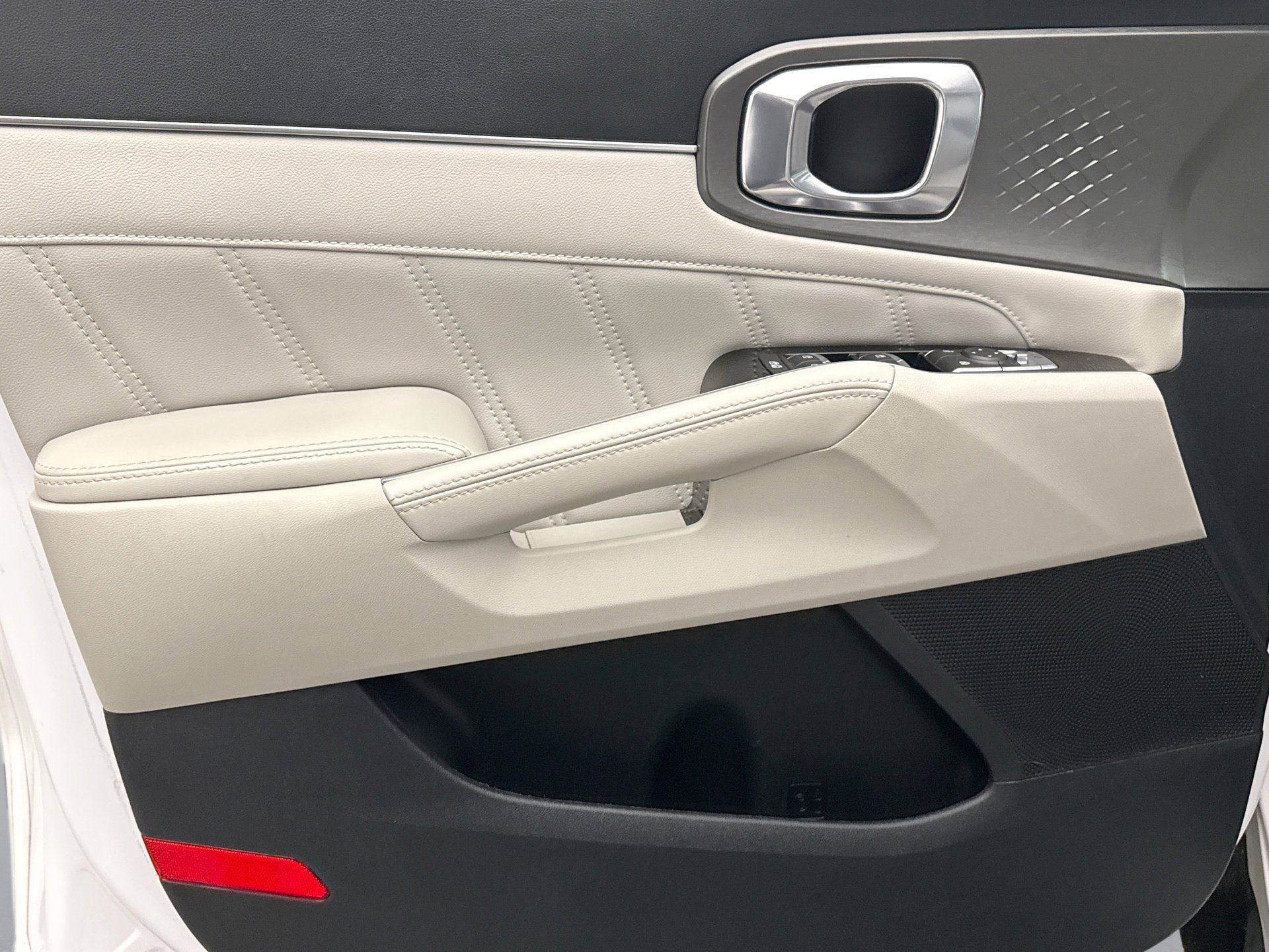 Used 2023 Kia Sorento SX image 9