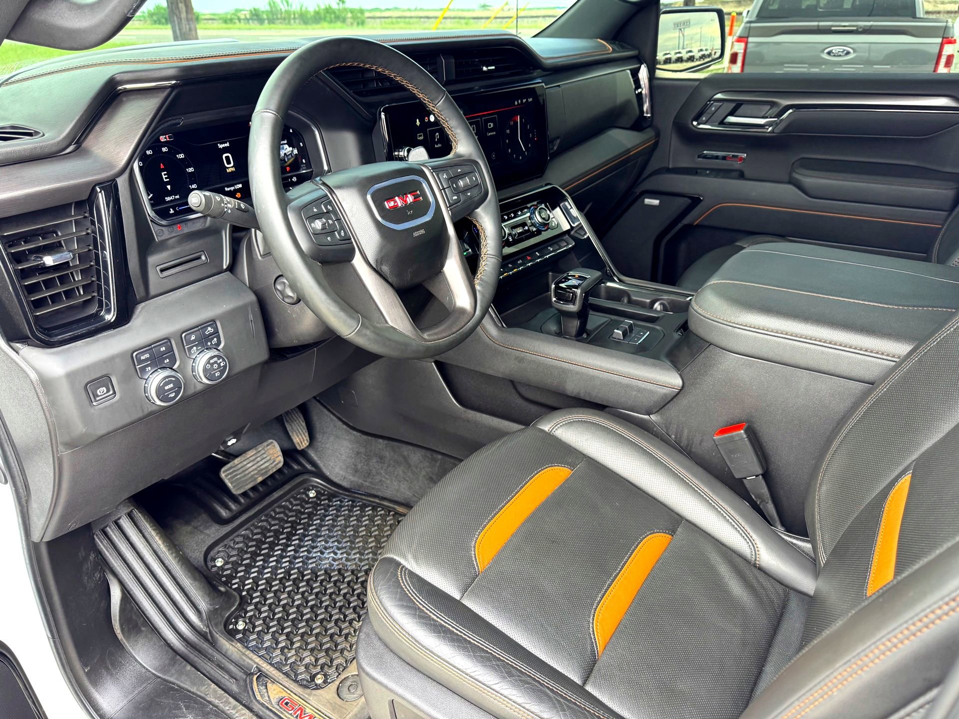 Used 2025 GMC Sierra 1500 AT4 image 11