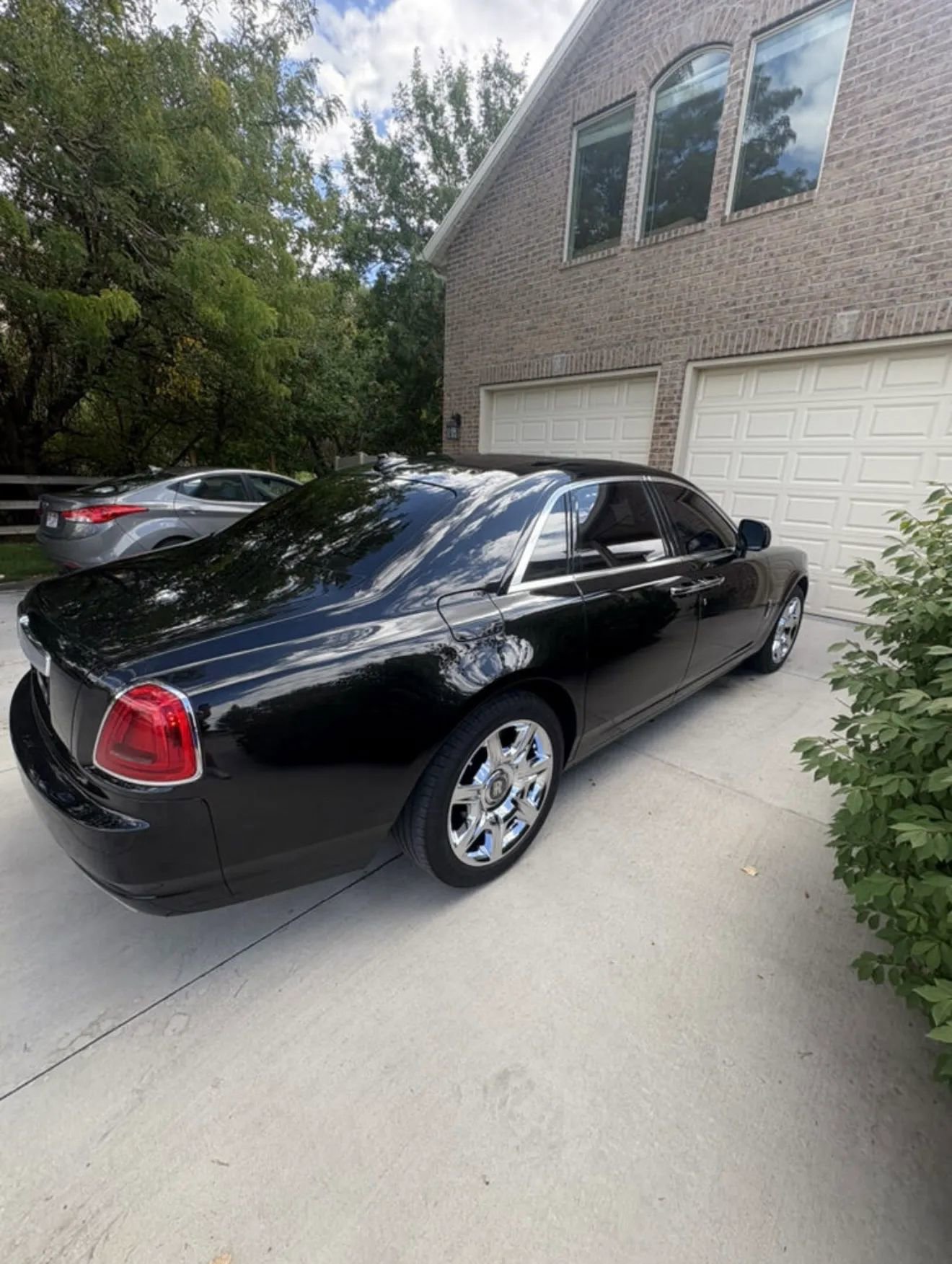 Used 2011 Rolls-Royce Ghost image 2