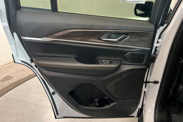 New 2026 Jeep Grand Cherokee Limited AWD/4WD image 18