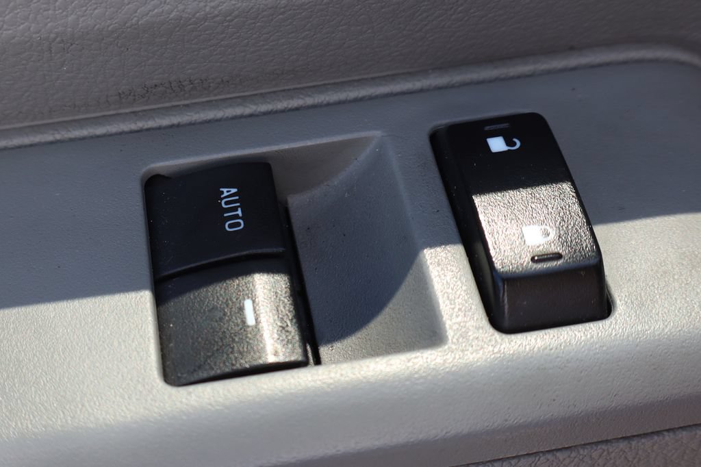 Used 2024 Ford E-450 and Econoline 450 Super Duty w/ Power Windows & Locks Group RWD image 20