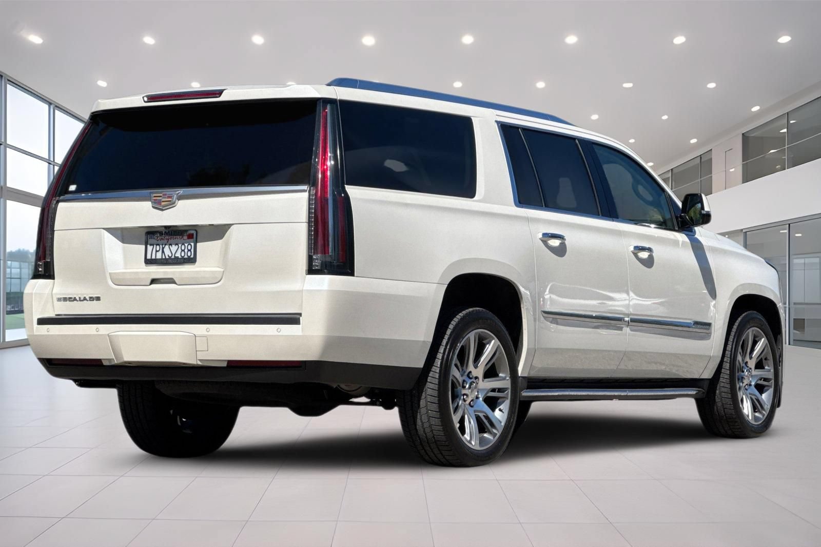 Used 2015 Cadillac Escalade ESV Luxury AWD/4WD image 4