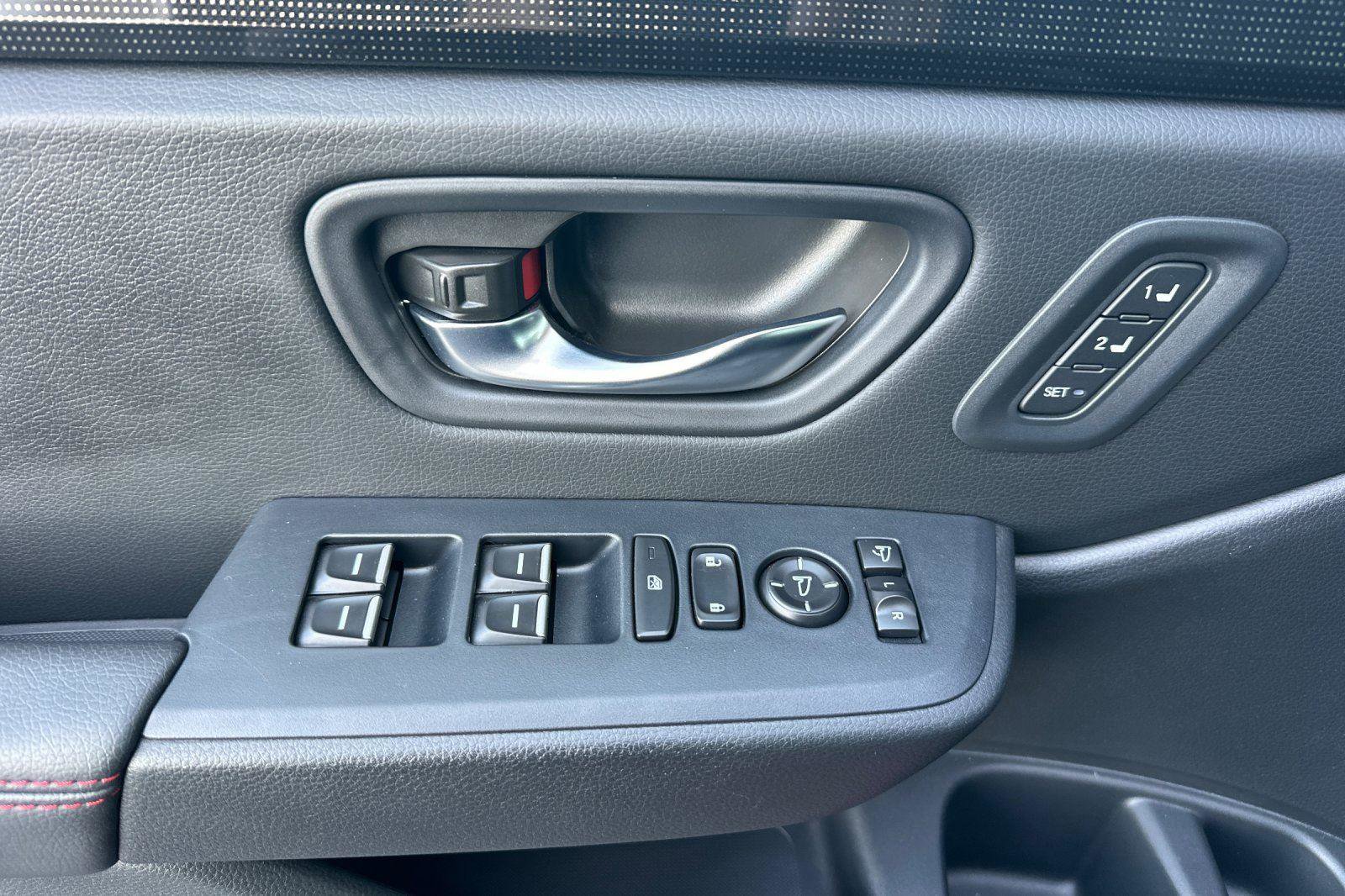 Certified 2025 Honda Pilot Black Edition image 10