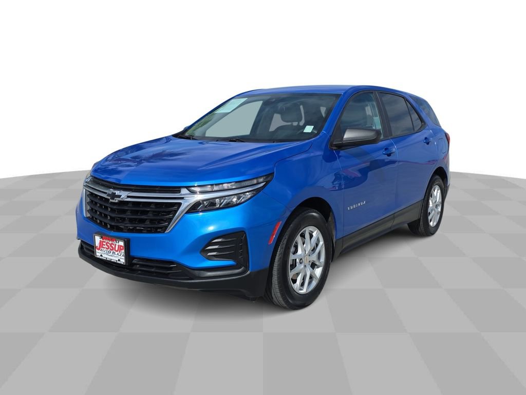 Used 2024 Chevrolet Equinox LS w/ LS Convenience Package FWD image 4