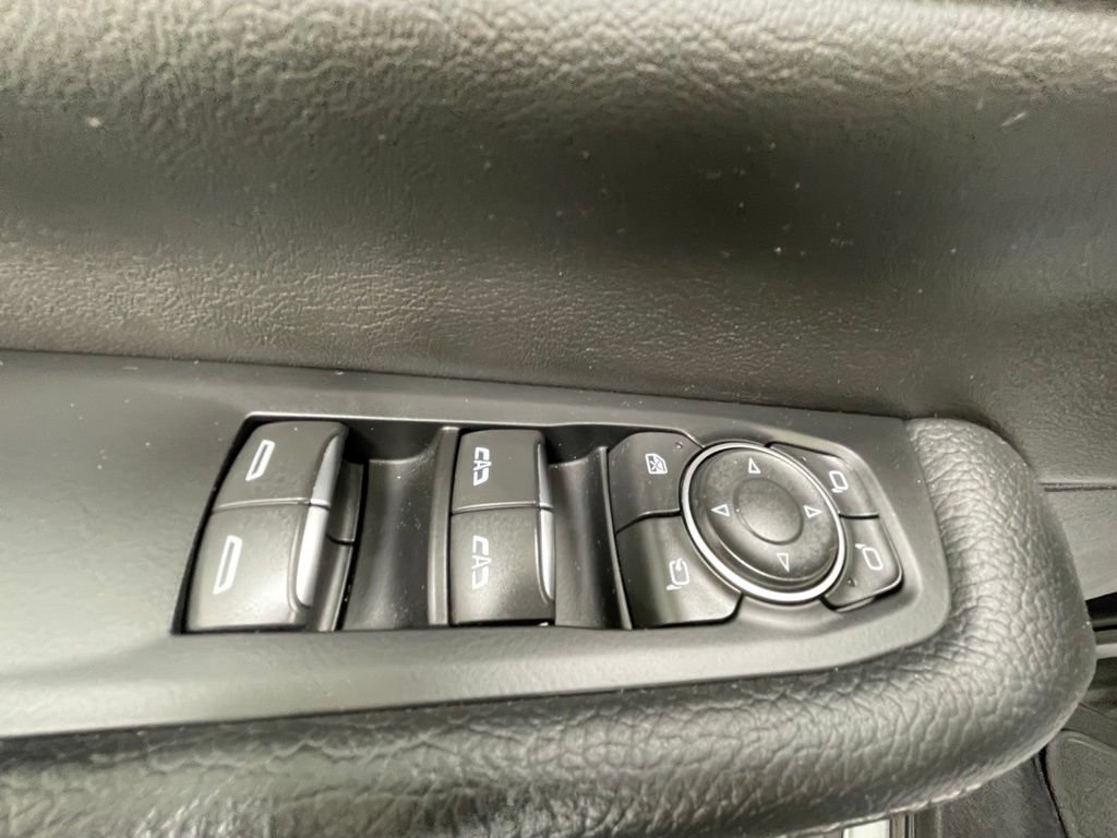Used 2025 GMC Yukon Denali AWD/4WD image 16