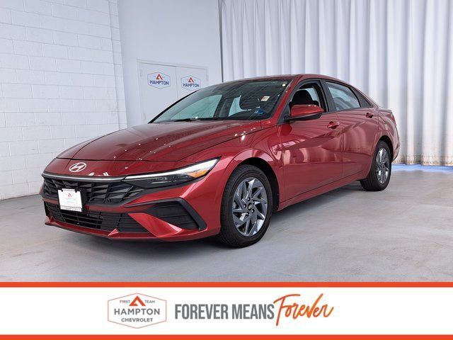 Used 2024 Hyundai Elantra SEL FWD image 1
