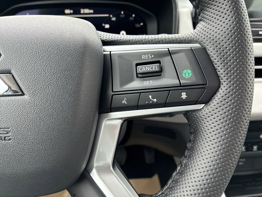 New 2026 Mitsubishi Outlander SE image 24