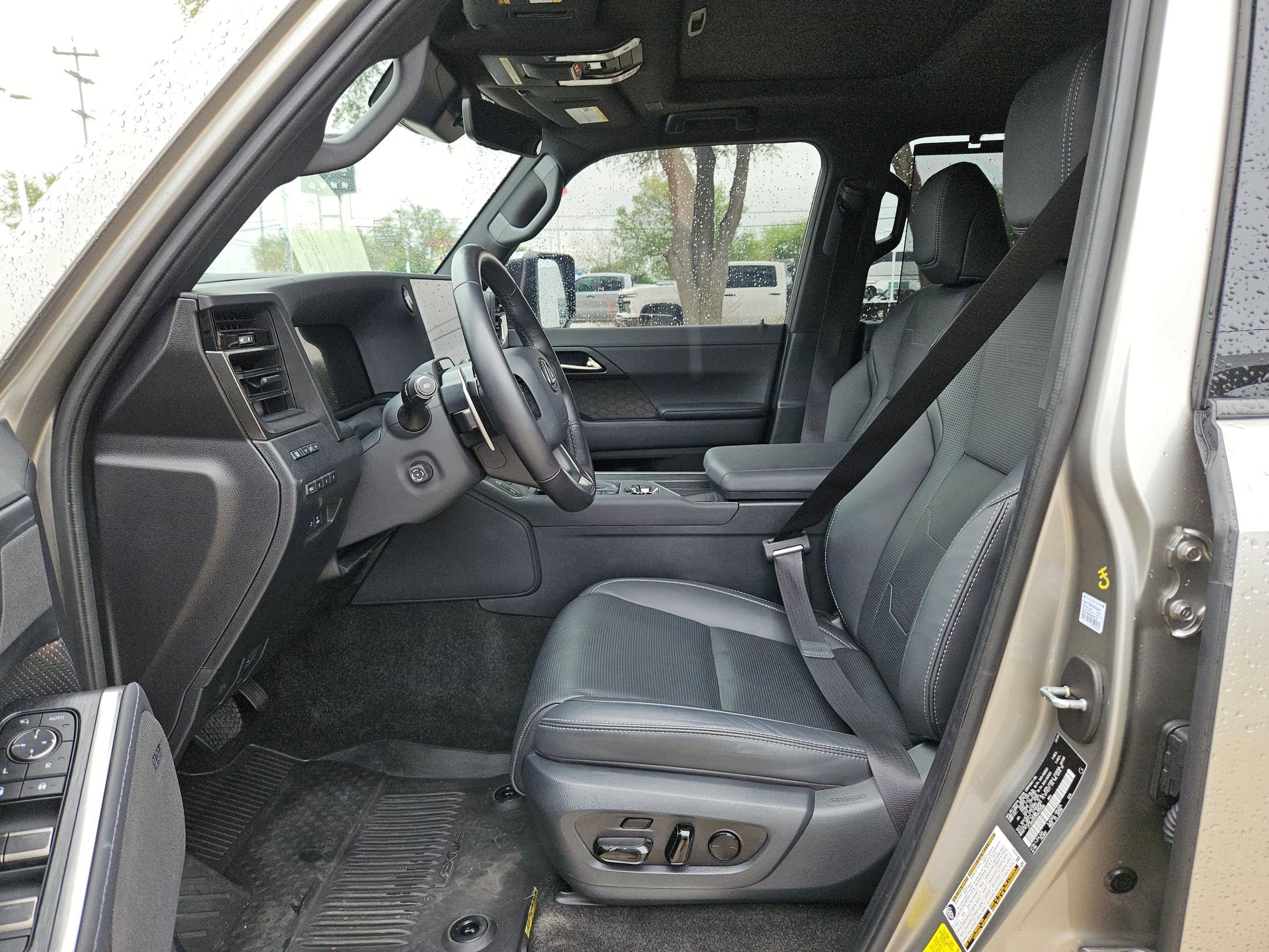 Used 2024 Lexus GX 550 w/ Accessory Package (Z1) image 9