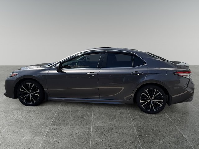 Used 2018 Toyota Camry SE w/ Moonroof Package FWD image 2