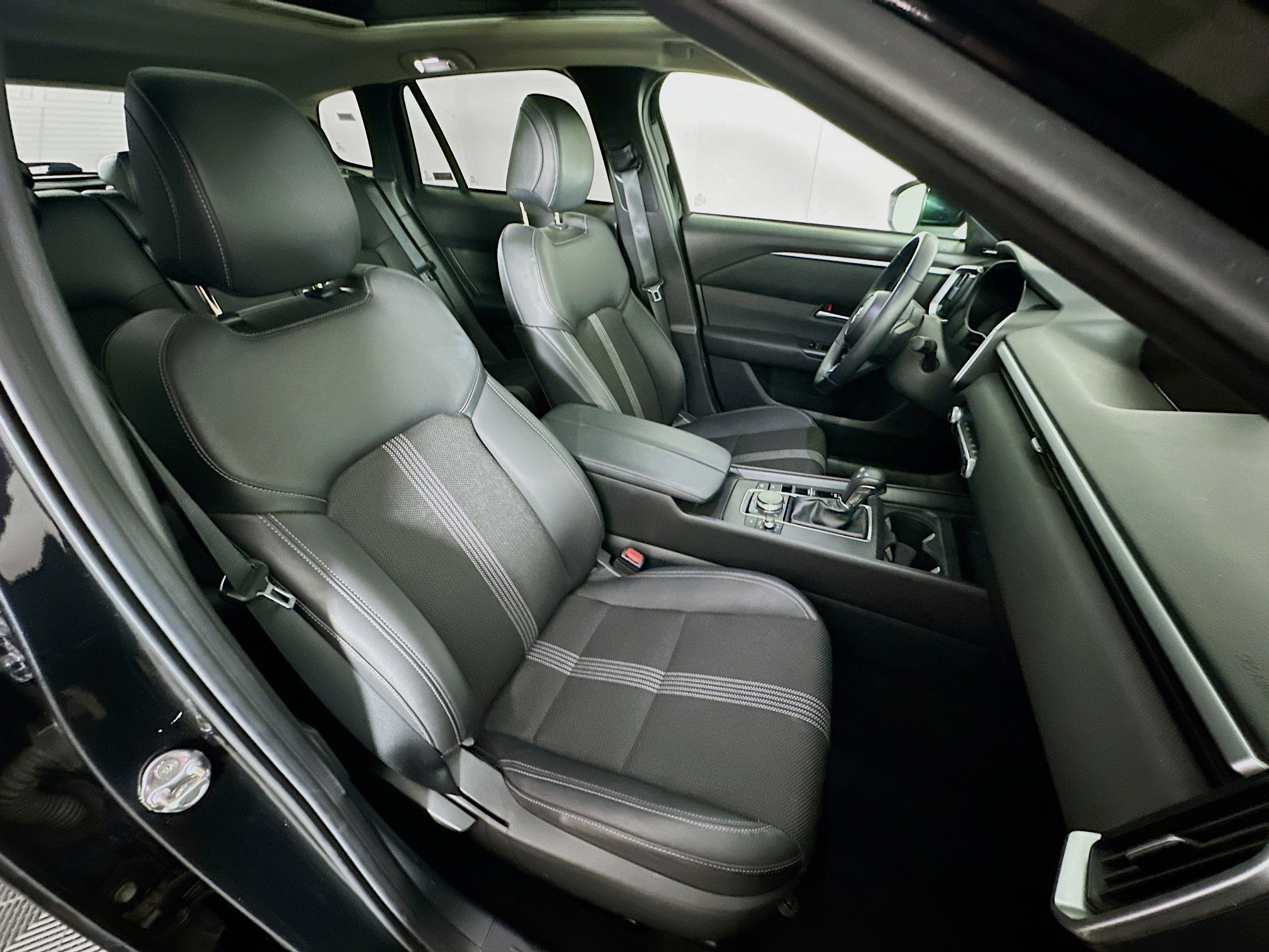 Used 2025 MAZDA CX-50 AWD 2.5 S w/ Premium Package image 33