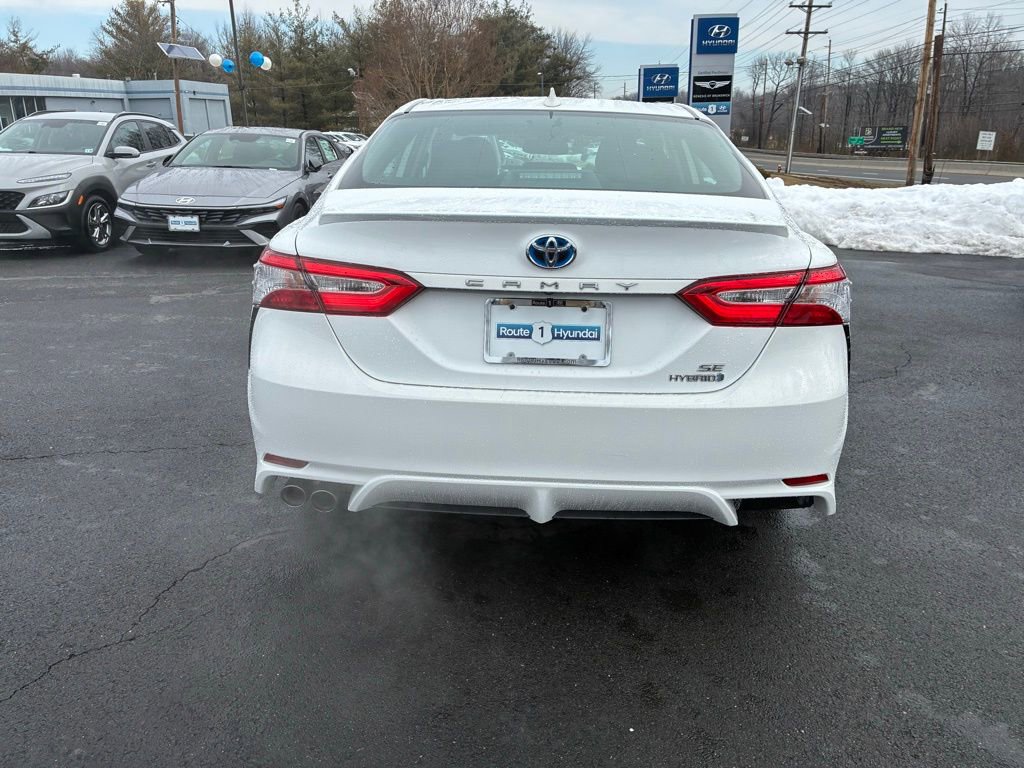 Used 2020 Toyota Camry SE w/ Sunroof Package image 6