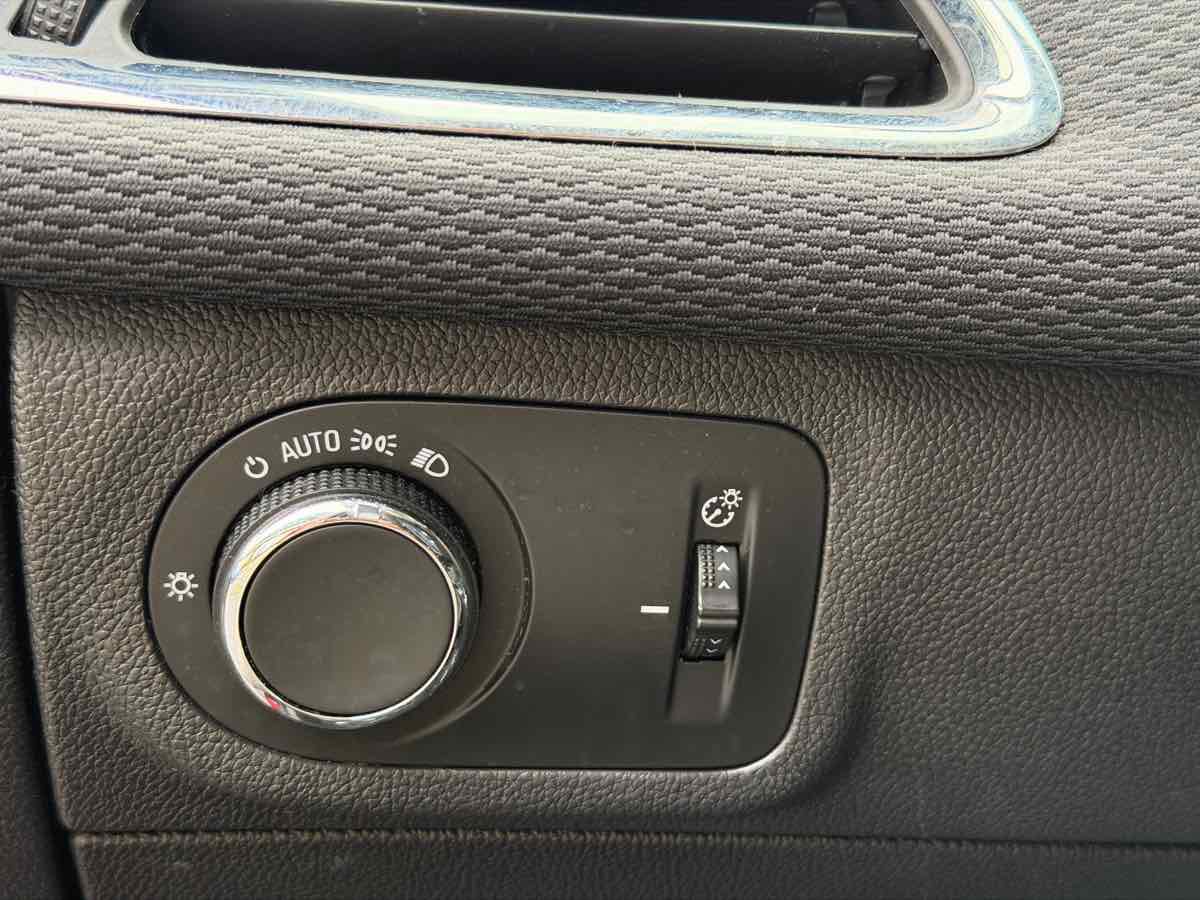 Used 2017 Chevrolet Cruze LT image 24