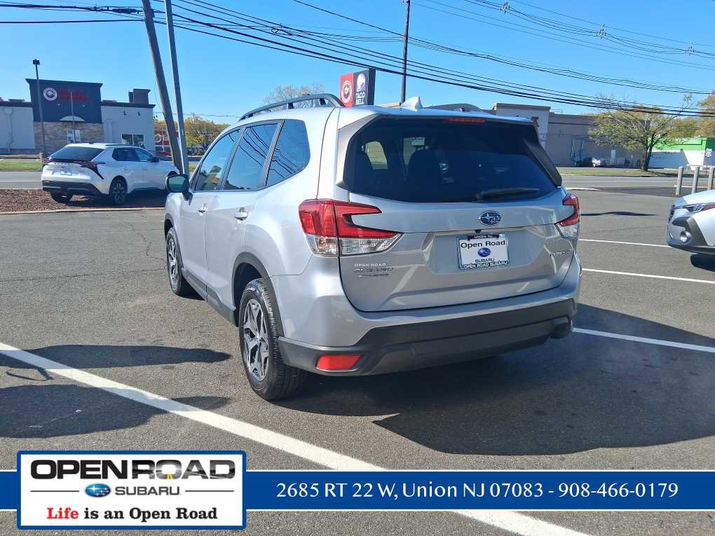 Used 2023 Subaru Forester Premium AWD/4WD image 5