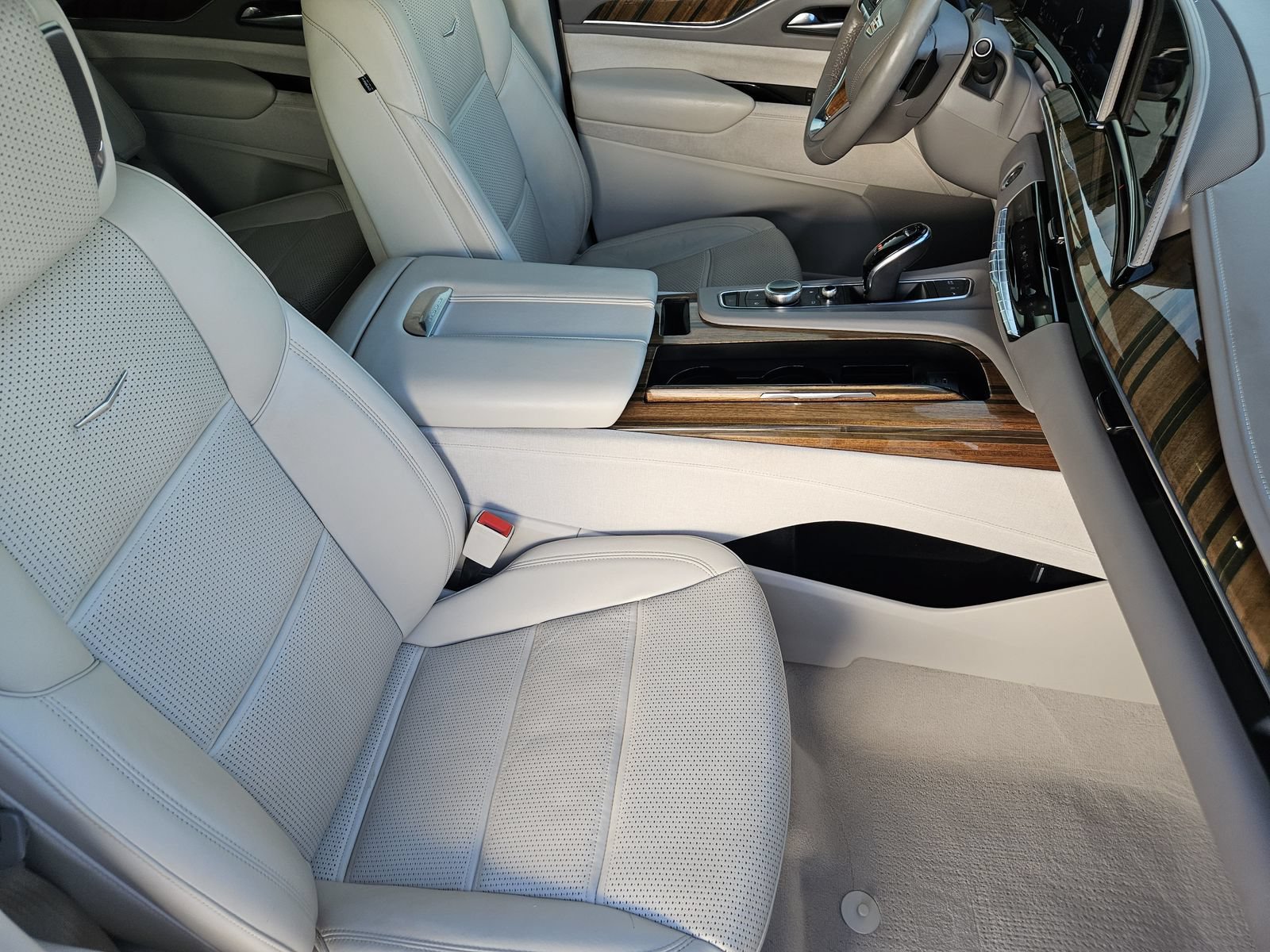 Used 2021 Cadillac Escalade Premium Luxury Platinum AWD/4WD image 17
