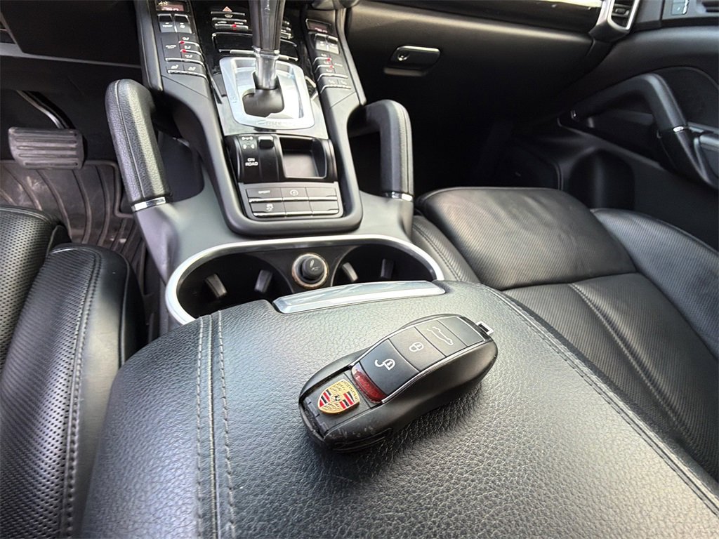 Used 2017 Porsche Cayenne Platinum Edition w/ Premium Package (PJV) image 48