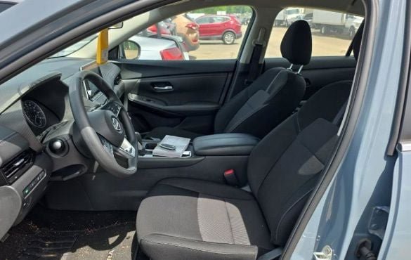 Used 2025 Nissan Sentra SV FWD image 9