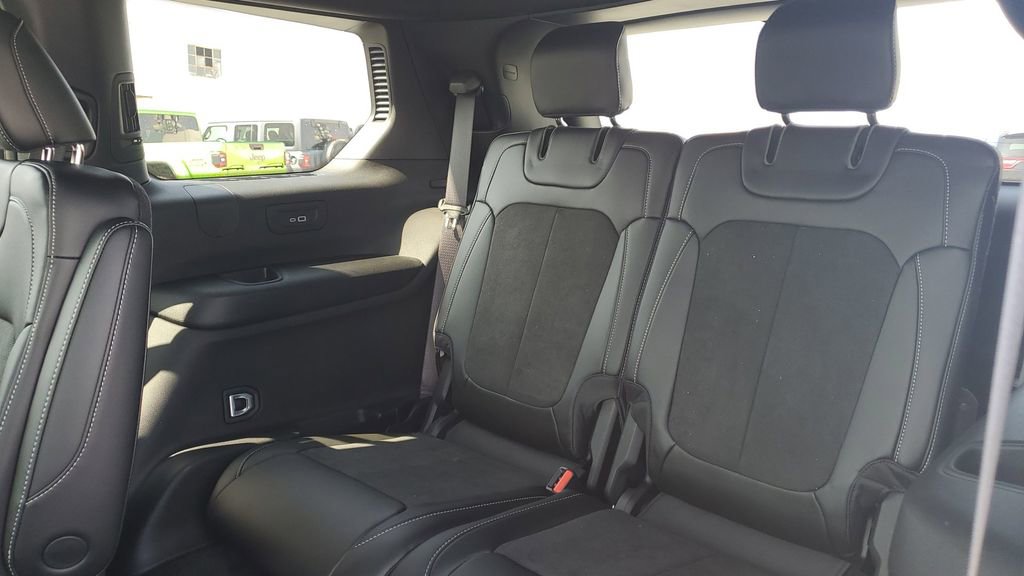 New 2025 Jeep Grand Cherokee L Altitude image 17