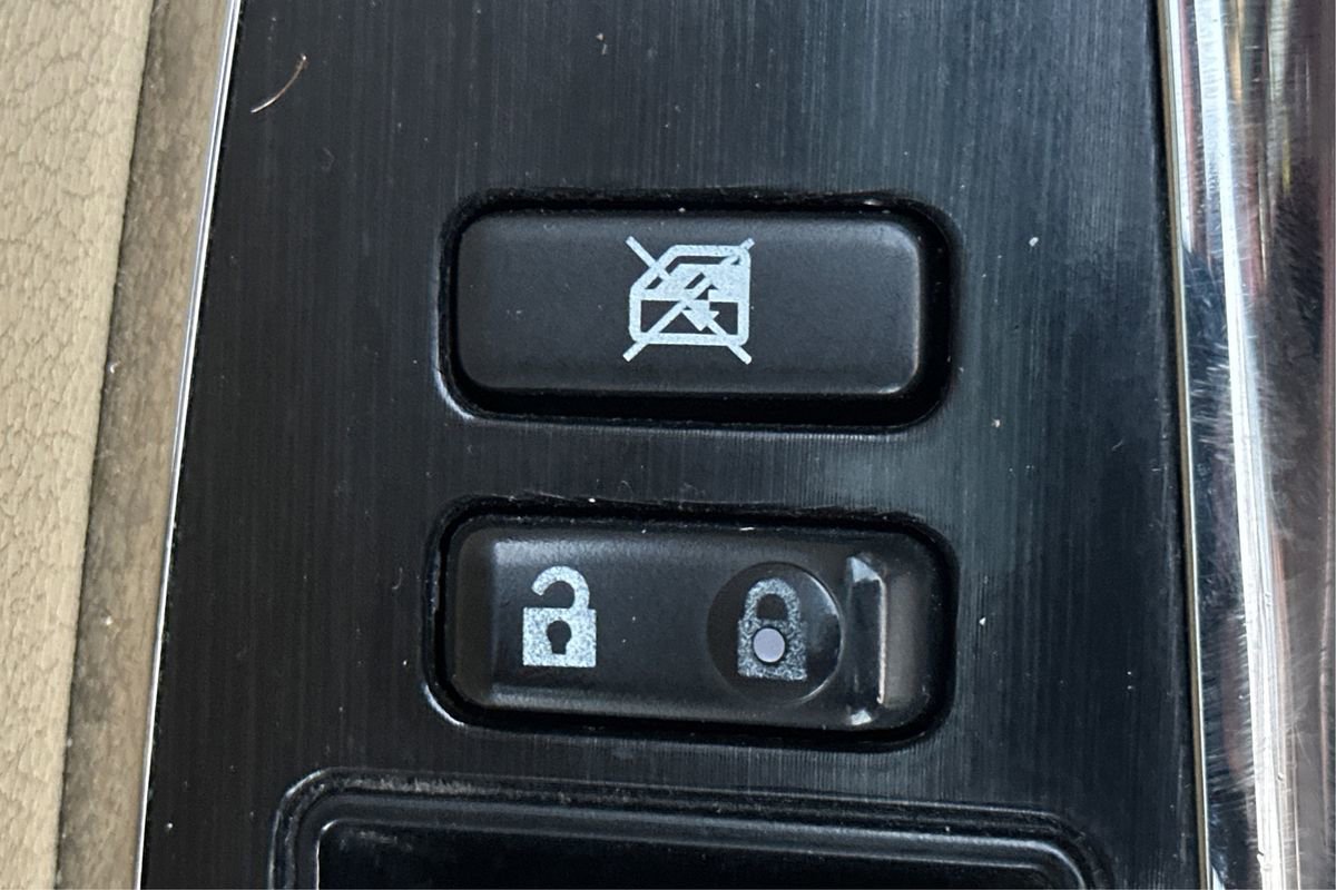 Used 2015 Toyota Avalon Limited image 39