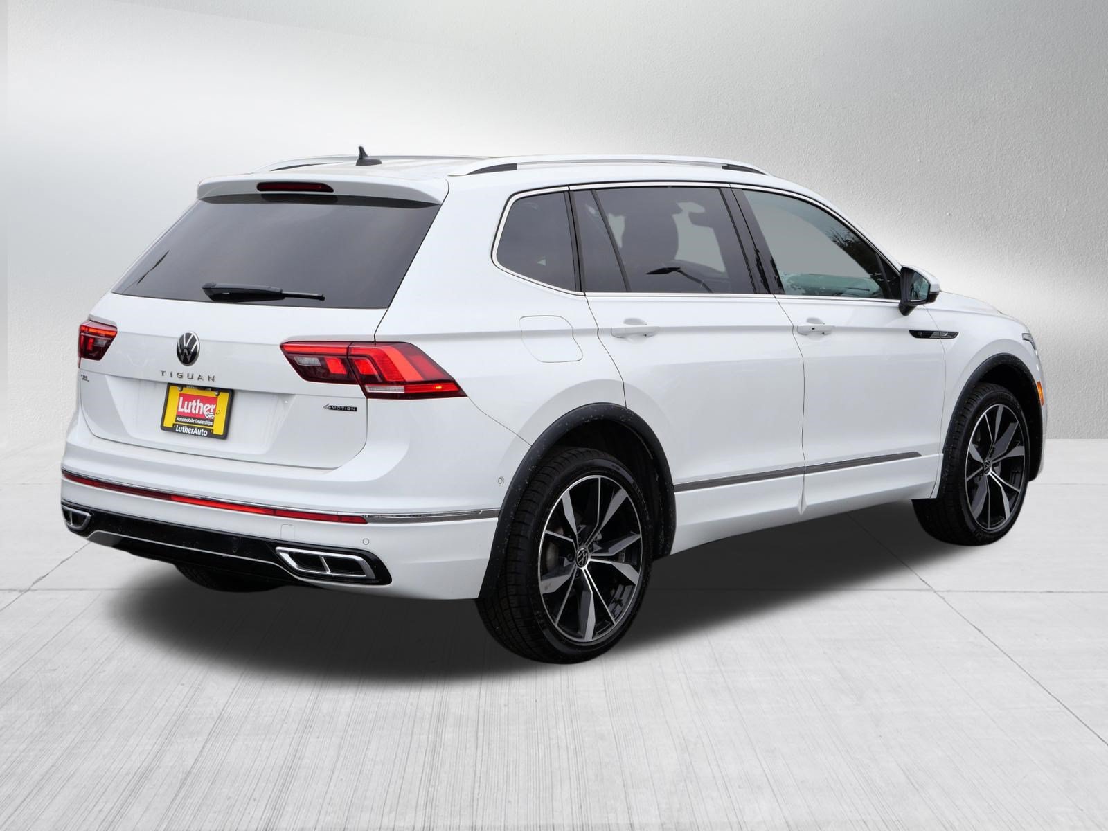 Used 2024 Volkswagen Tiguan SEL R-Line AWD/4WD image 7