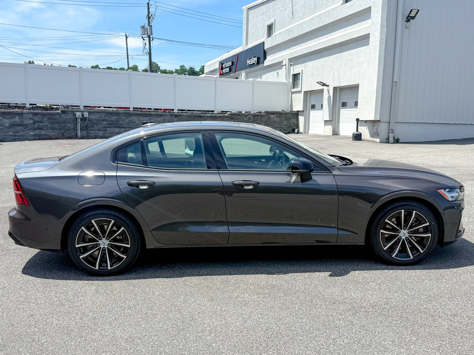 Used 2023 Volvo S60 T8 Plus AWD/4WD image 9
