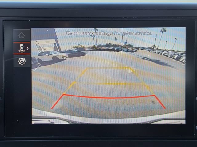 Used 2023 Kia Carnival LX FWD image 32