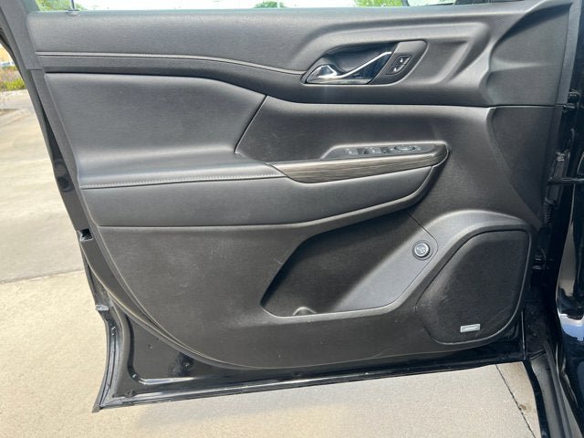 Used 2023 GMC Acadia SLT FWD image 14