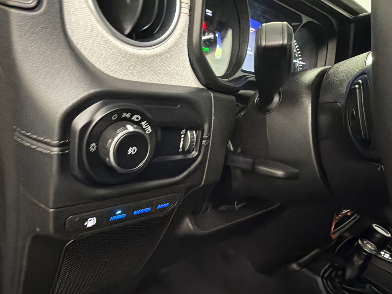 Used 2024 Jeep Wrangler Unlimited Sahara AWD/4WD image 30