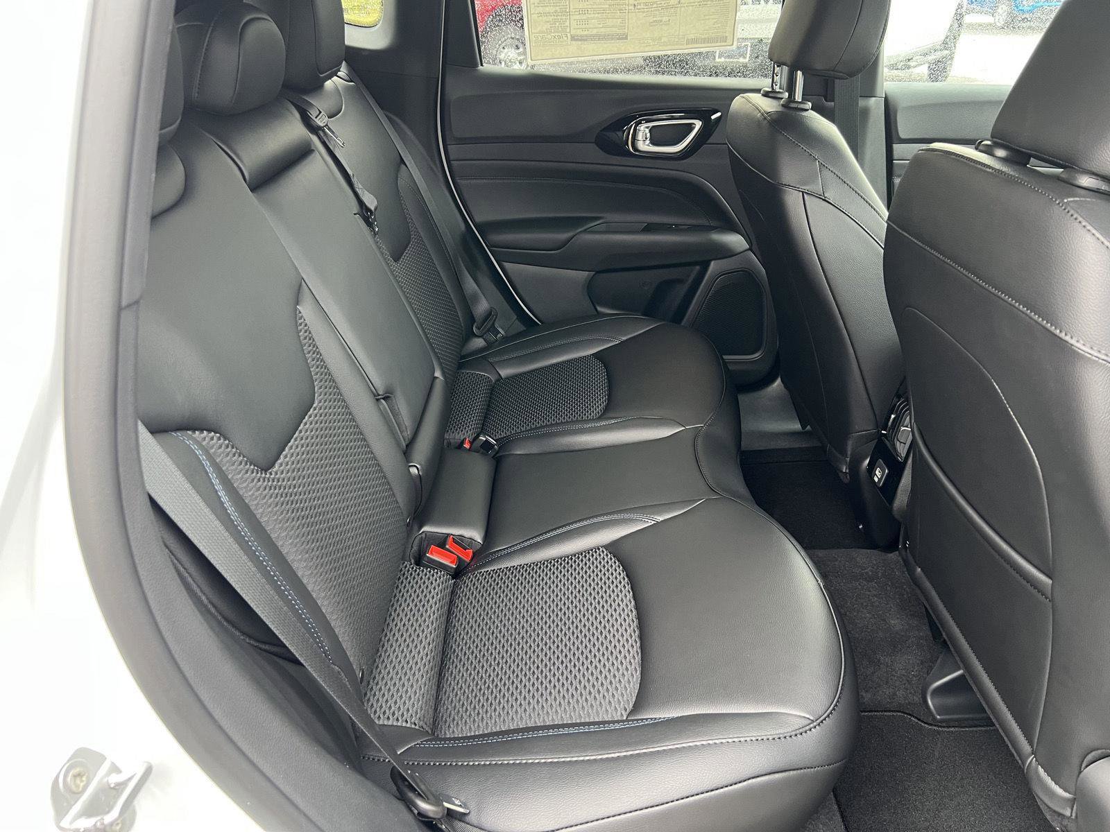 New 2026 Jeep Compass Latitude image 32