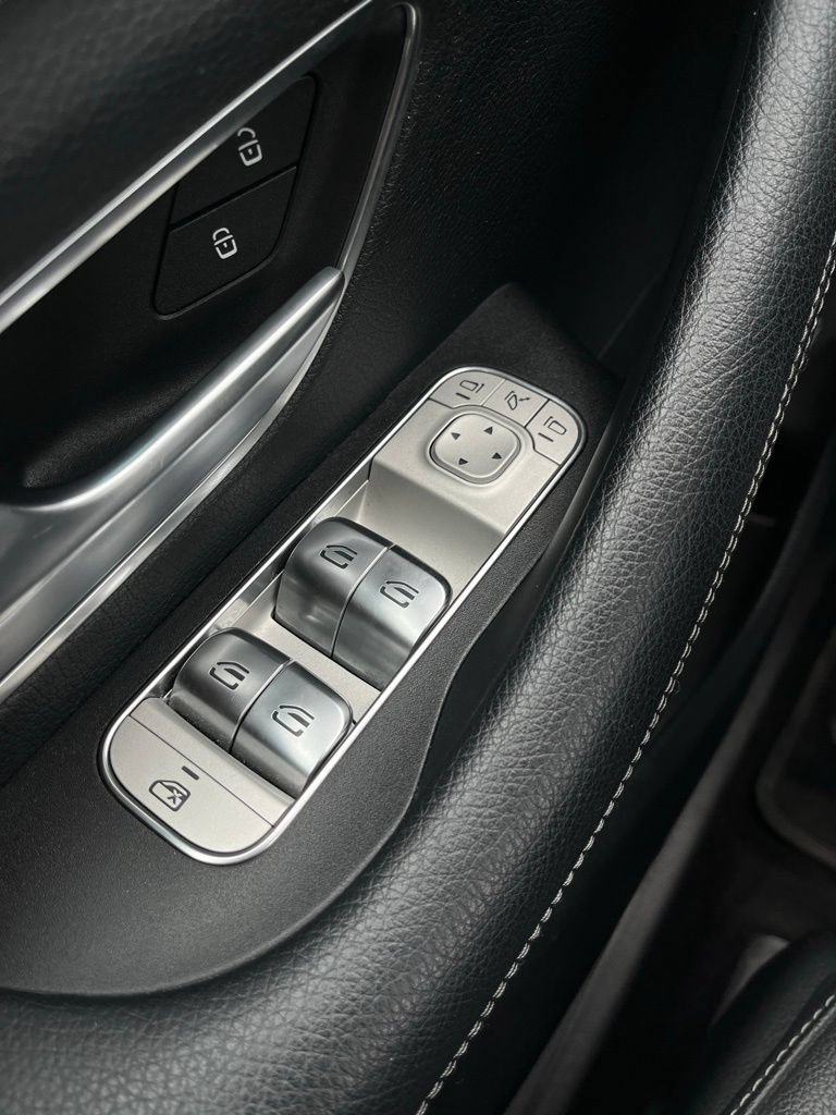 Used 2025 Mercedes-Benz GLE 350 4MATIC image 25