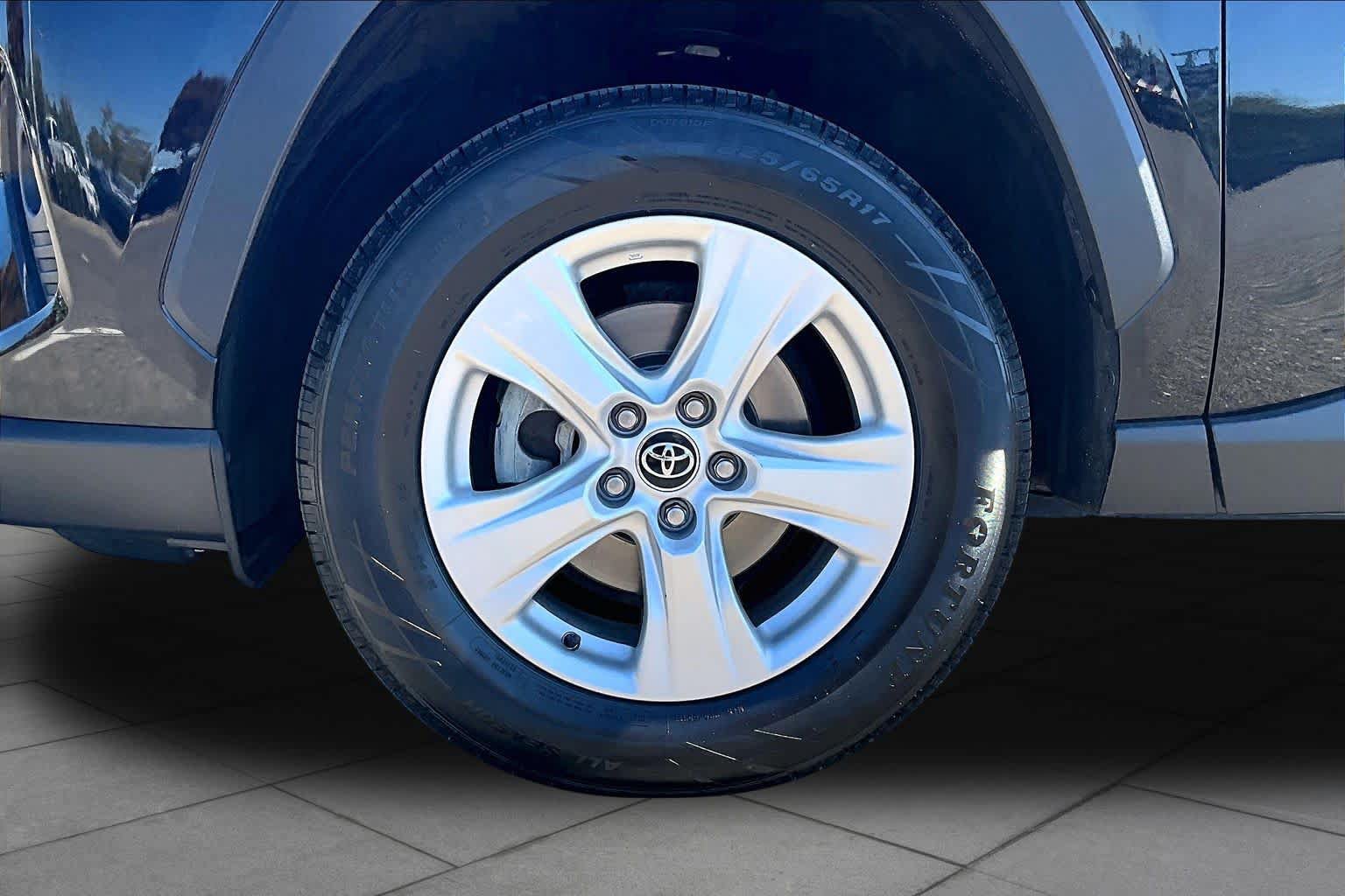 Certified 2021 Toyota RAV4 XLE AWD/4WD image 10
